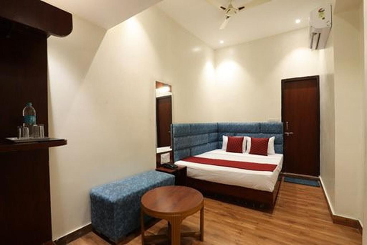 Amrit Hotel New Delhi Exterior photo